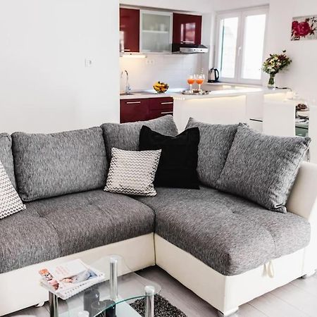 Holiday Home Marina-Renovated House In City Center Rogoznica  Exterior foto