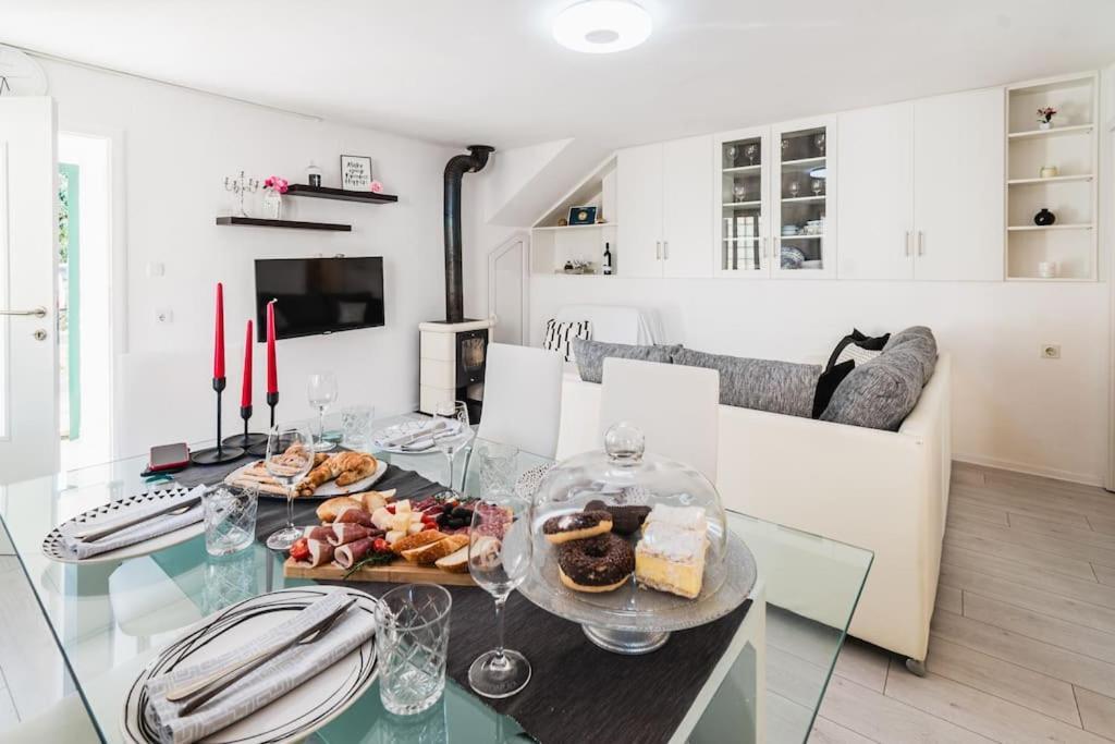 Holiday Home Marina-Renovated House In City Center Rogoznica  Exterior foto