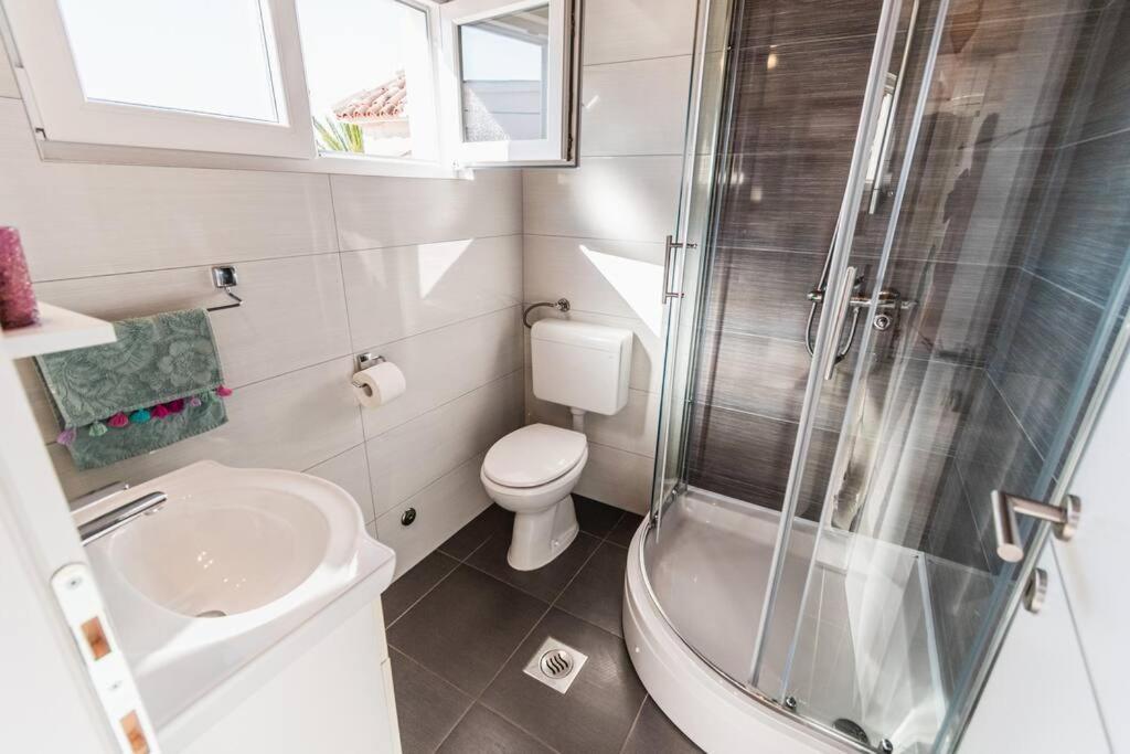Holiday Home Marina-Renovated House In City Center Rogoznica  Exterior foto