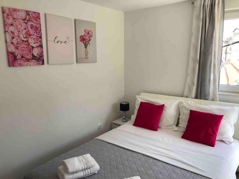 Holiday Home Marina-Renovated House In City Center Rogoznica  Exterior foto