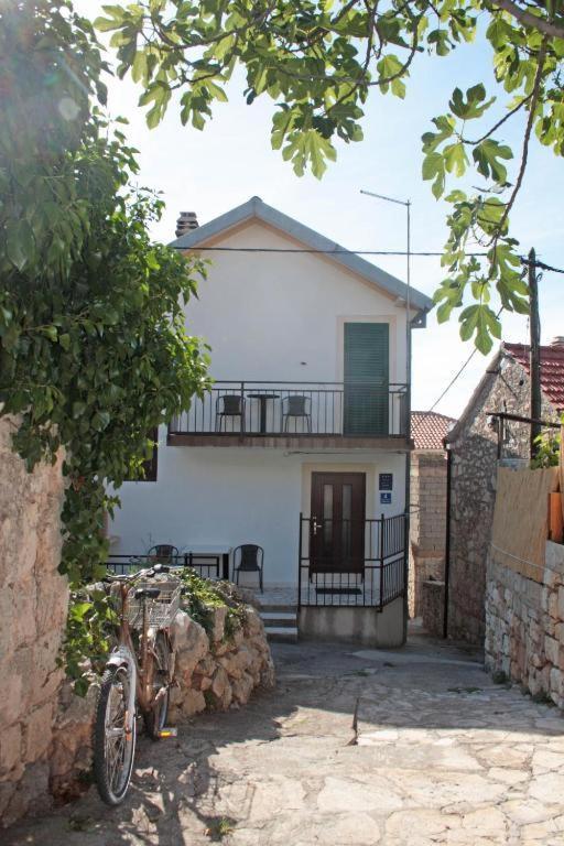 Holiday Home Marina-Renovated House In City Center Rogoznica  Exterior foto